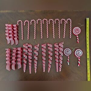 Set Of 25 Chistmas Tree Red and White Plastic  Ornaments Set